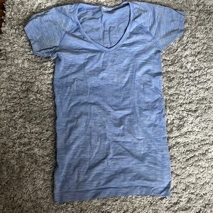 Lululemon size 4 shirt